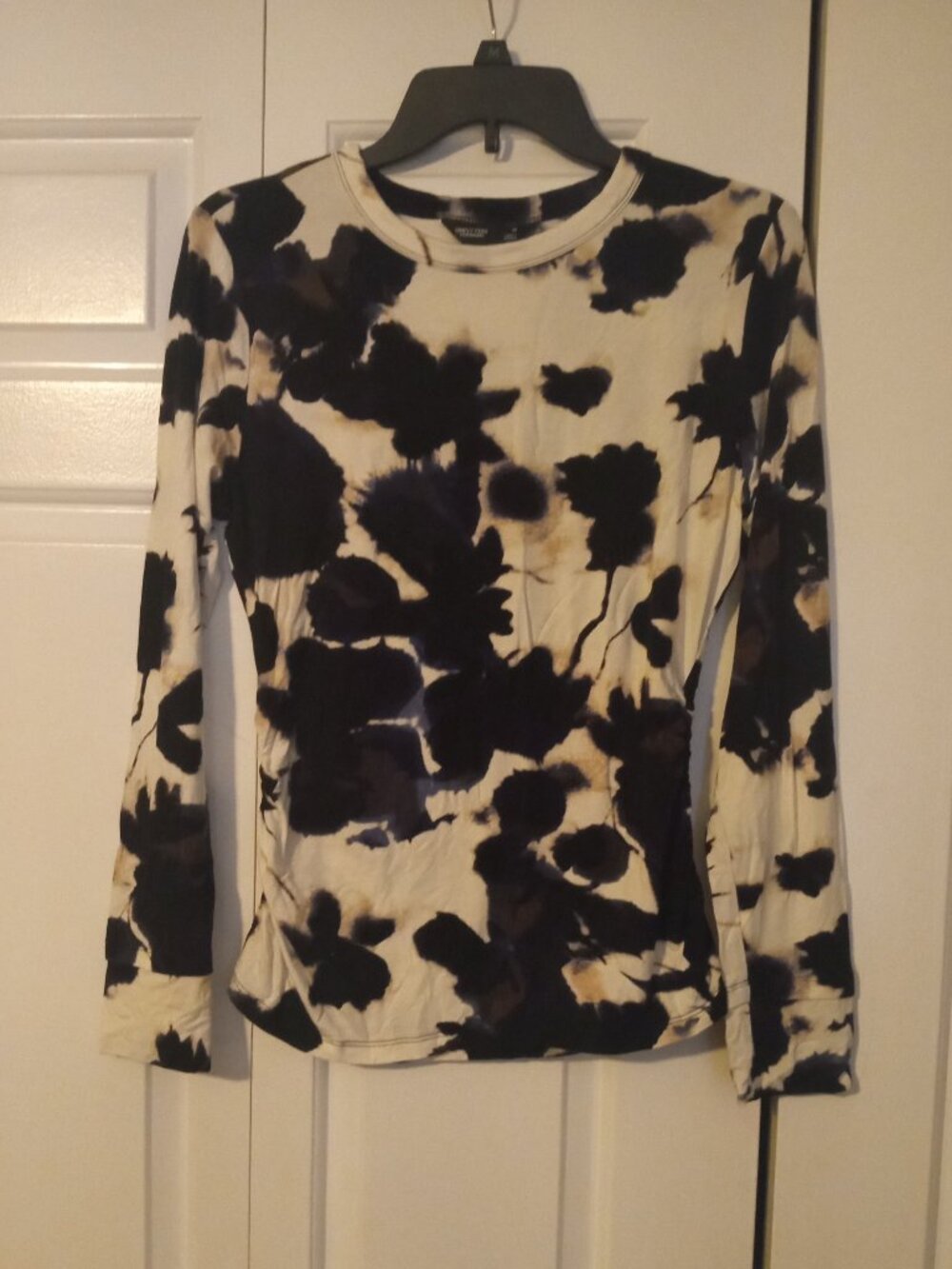 Simply Vera Wang Long sleeved Tee